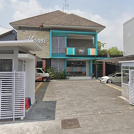 Sans Hotel Absari Yogyakarta Jarakan Экстерьер фото