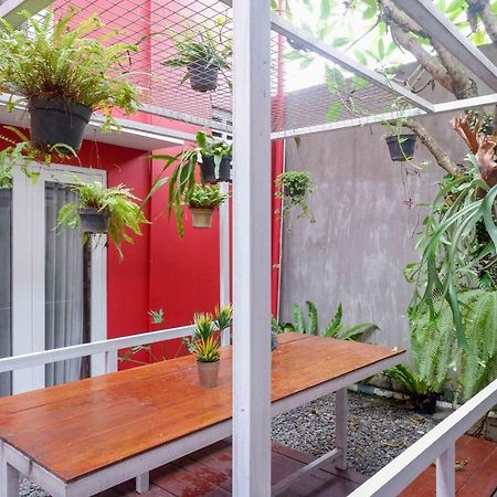 Sans Hotel Absari Yogyakarta Jarakan Экстерьер фото