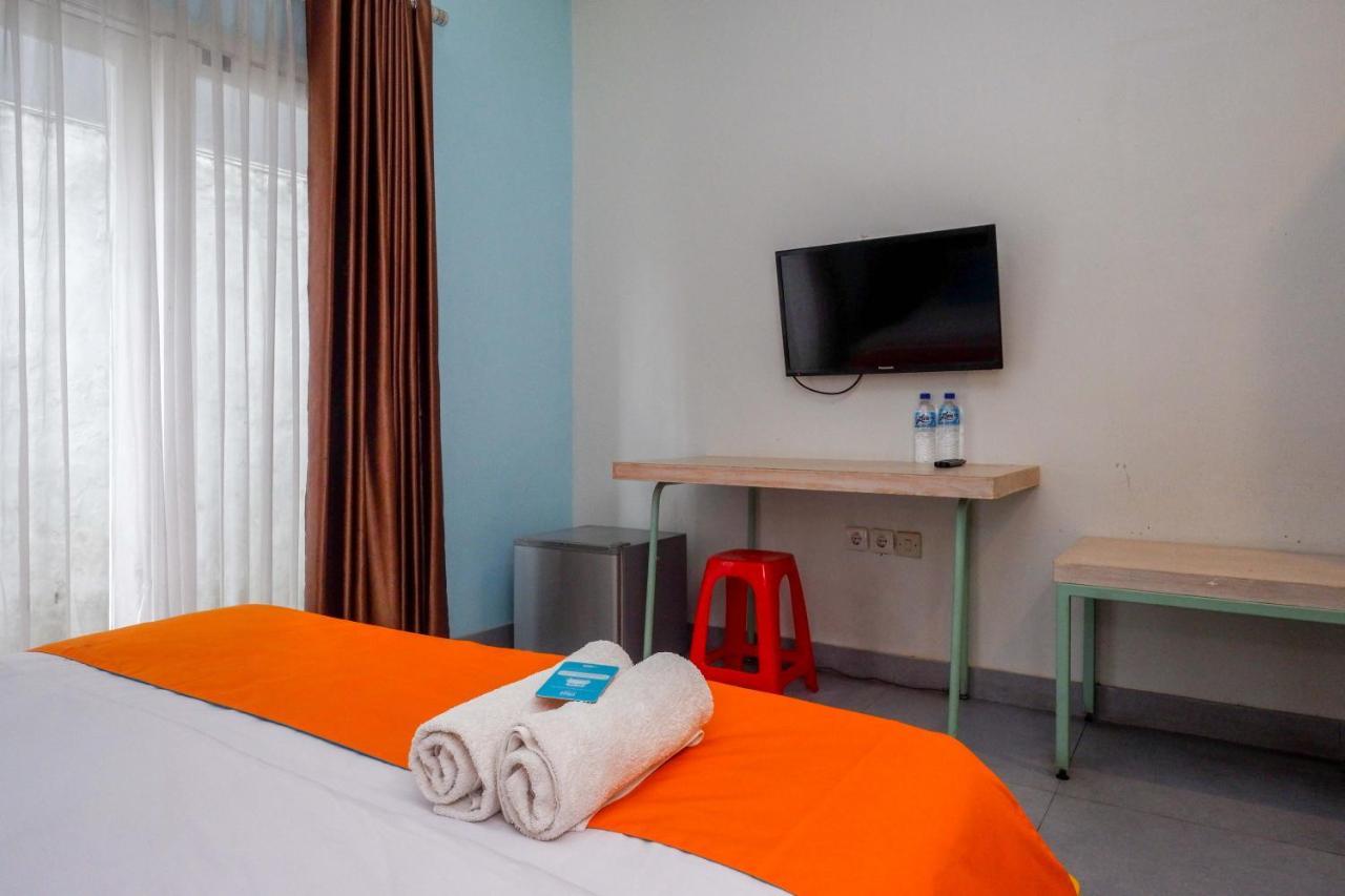 Sans Hotel Absari Yogyakarta Jarakan Экстерьер фото